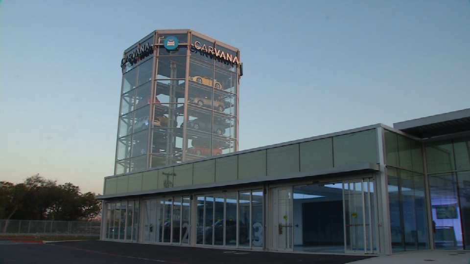 Carvana Car vending machine now open for business in San Antonio WOAI