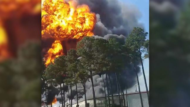 Louisiana: Chemical plant fire sends fireball into sky