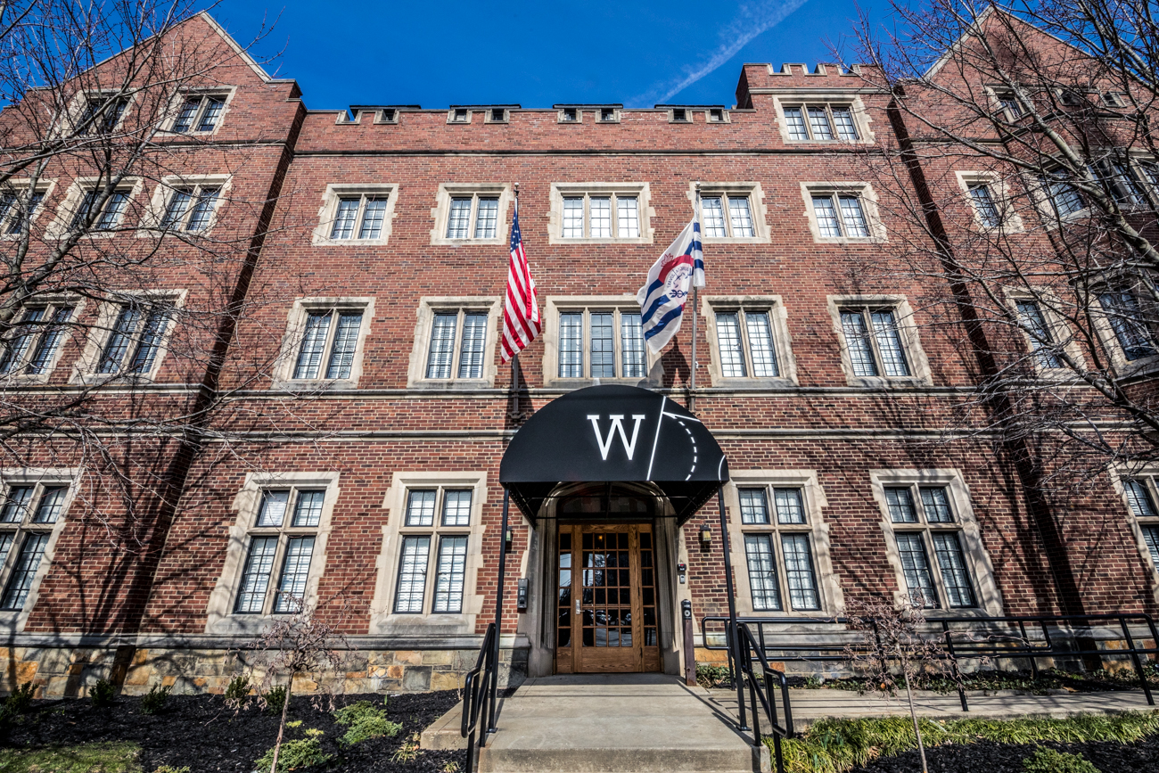 Your Living Room Could Be Inside a 1930s Swimming Pool If You Rent Here