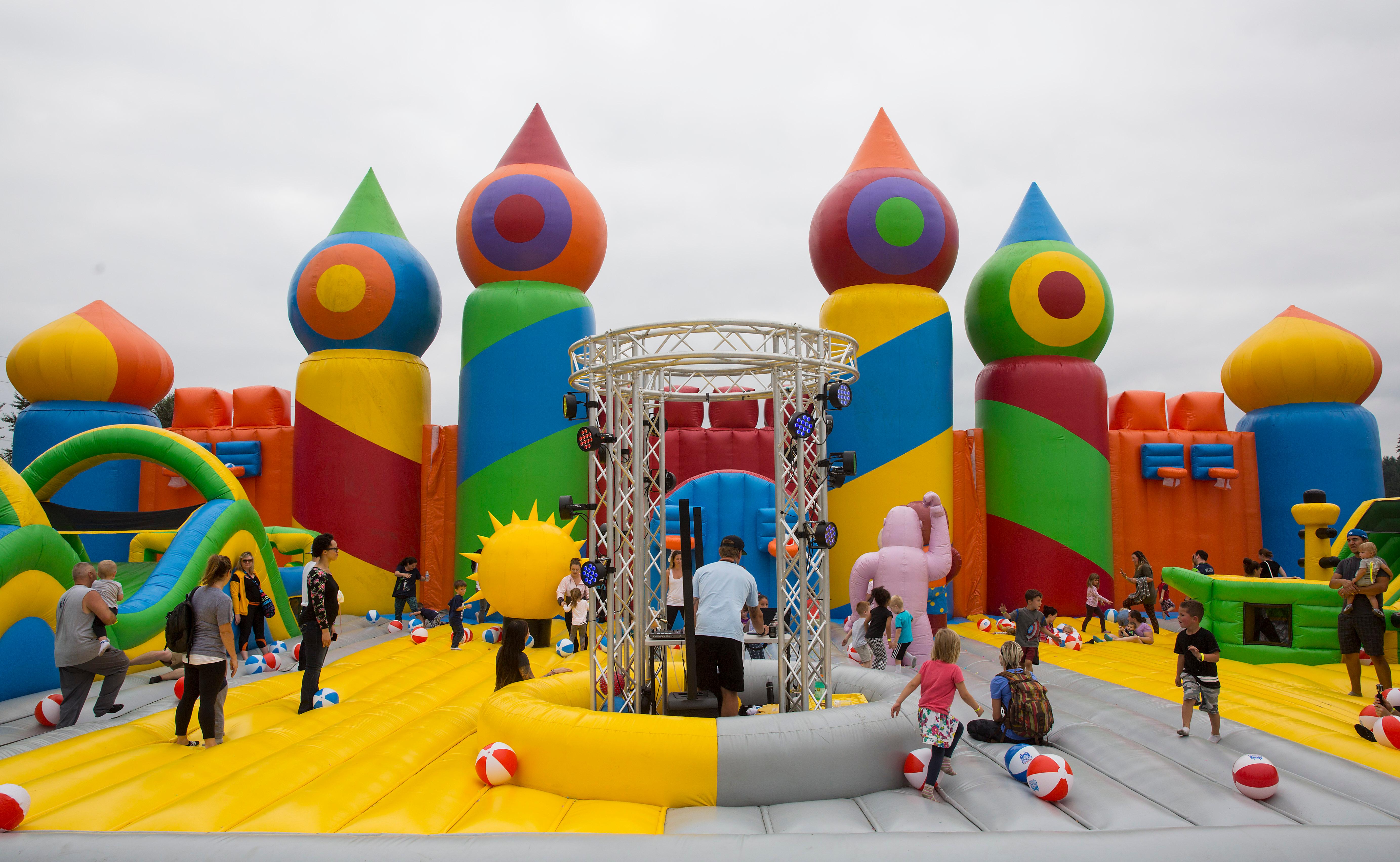 a610f3fb-babd-41b4-855b-ba3643bcde7e-BouncyCastle_05.jpg