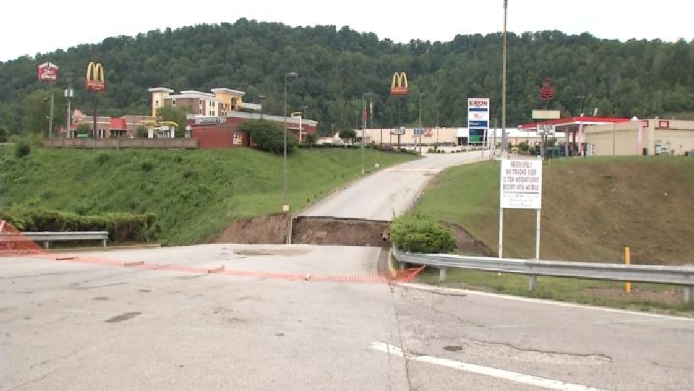 Businesses remain closed at Crossings Mall in Elkview WCHS