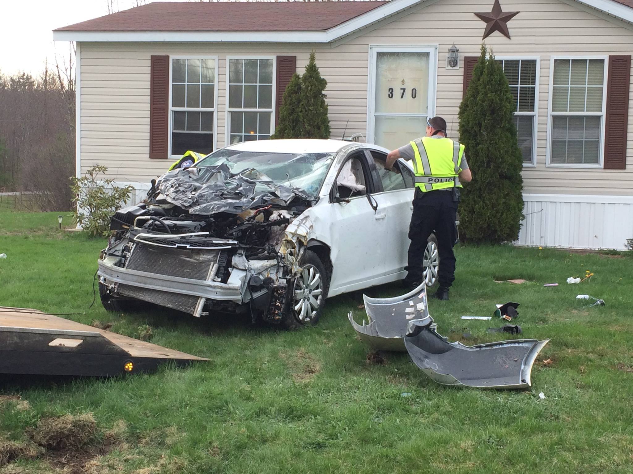 Two injured in Buxton car accident WPFO