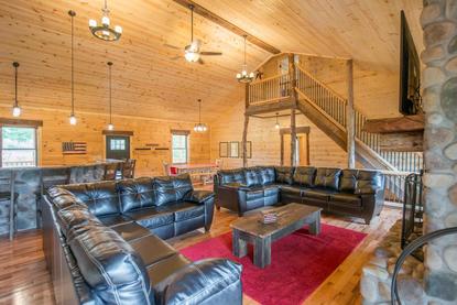 Chill With Up To 23 Of Your Friends In A Luxury Cedar Falls Cabin